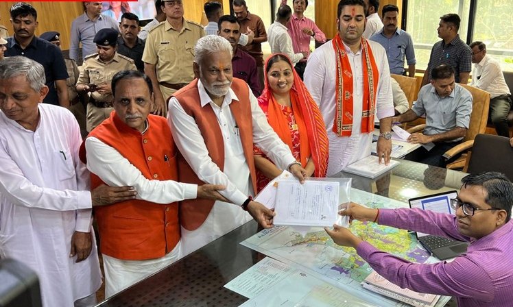 <span class="nnColorfulPostColor" style="color:rgb(0,0,0,1)">રૂપાલાએ રાજકોટથી ઉમેદવારી ફોર્મ ભર્યુ, ક્ષત્રિયોને શું વિનંતી કરીને કહ્યુ..વાંચો</span>