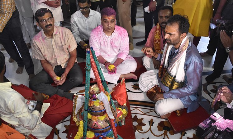 <span class="nnColorfulPostColor" style="color:rgb(0,0,0,1)">અંબાજીમાં પોલીસ સાથે ગૃહ મંત્રી હર્ષ સંઘવીએ ધજા ચડાવી</span>